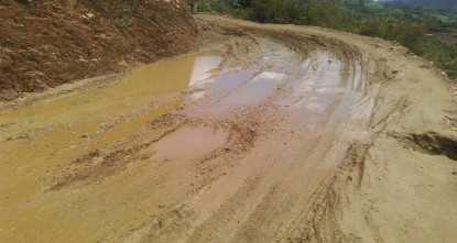 बर्षातले स्थानीय तहको यातायात अवरुद्ध